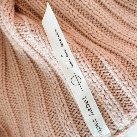Paper Label Crop Sweater ~ Size Small (but fits Large) - Picture 4 of 6